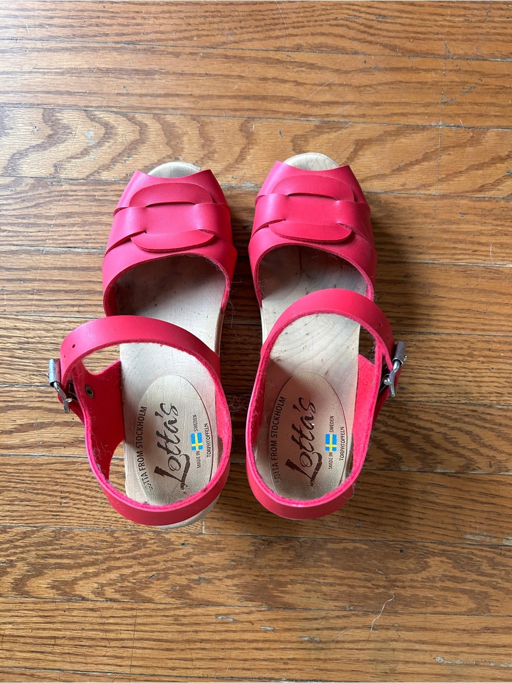 Lotta’s Bright Pink Women's Leather Clog Sandals - Picture 2 of 3